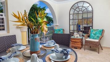 Apartment, 2 Bedrooms | Dining