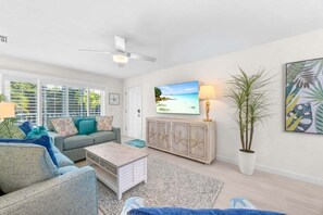 Living area - Seashells Unit 23 2 Bedroom Condo (Sanibel)