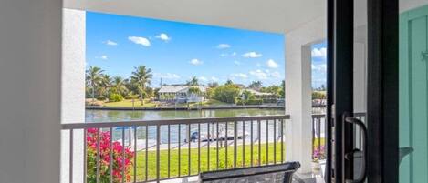 Condo, 2 Bedrooms | Property grounds