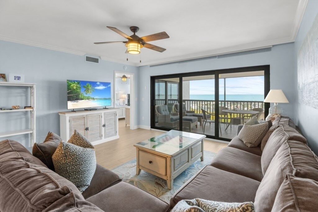 Condo, 2 Bedrooms | Living area