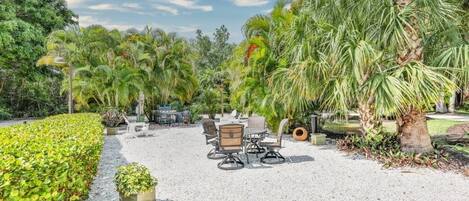 Condo, 2 Bedrooms | Property grounds