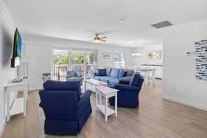 Living area - Seashells Unit 19- Sanibel Sunset 2 Bedroom Condo (Sanibel)