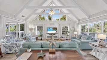 House, 4 Bedrooms | Living area