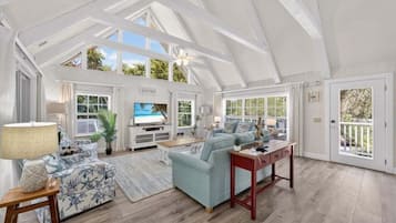 House, 4 Bedrooms | Living area