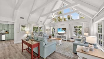 House, 4 Bedrooms | Living area