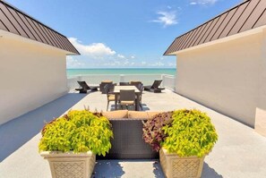 Outdoor dining - Sandy Bend 3 2 Bedroom Condo (Sanibel)