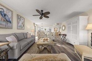 Appart'hôtel, 2 chambres | Coin séjour