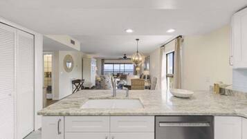 Condo, 2 Bedrooms | Interior