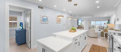 Condo, 2 phòng ngủ | Nội thất