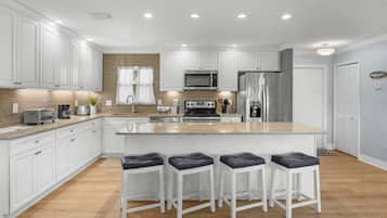 Condo, 2 Bedrooms | Private kitchen