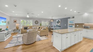 Condo, 2 Bedrooms | Living area