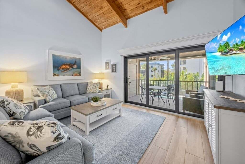 Condo, 3 Bedrooms | Living area