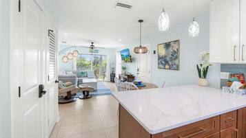 Condo, 2 Bedrooms | Interior
