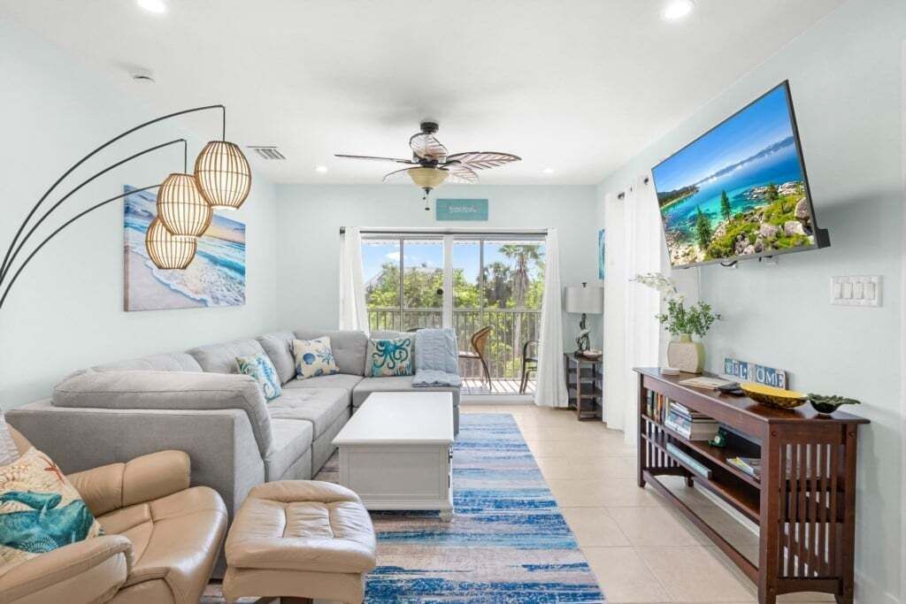 Condo, 2 Bedrooms | Living area