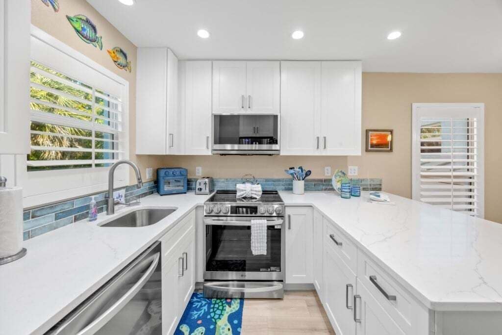 Condo, 2 Bedrooms | Private kitchen