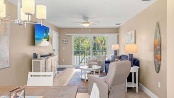 Condo, 2 Bedrooms | Living area