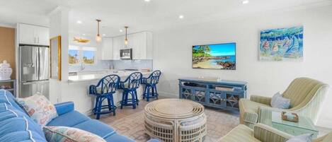 Condo, 2 Bedrooms | Living area