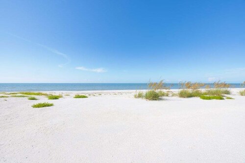 Chic Island Haven - Seashells Unit #38 2 Bedroom Condo