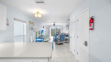 Condo, 2 Bedrooms | Lobby