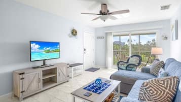Condo, 2 Bedrooms | Living area