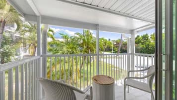 Condo, 2 Bedrooms | Property grounds