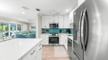 Condo, 2 Bedrooms | Private kitchen