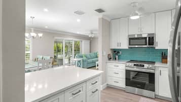 Condo, 2 Bedrooms | Private kitchen