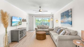 Condo, 2 Bedrooms | Living area