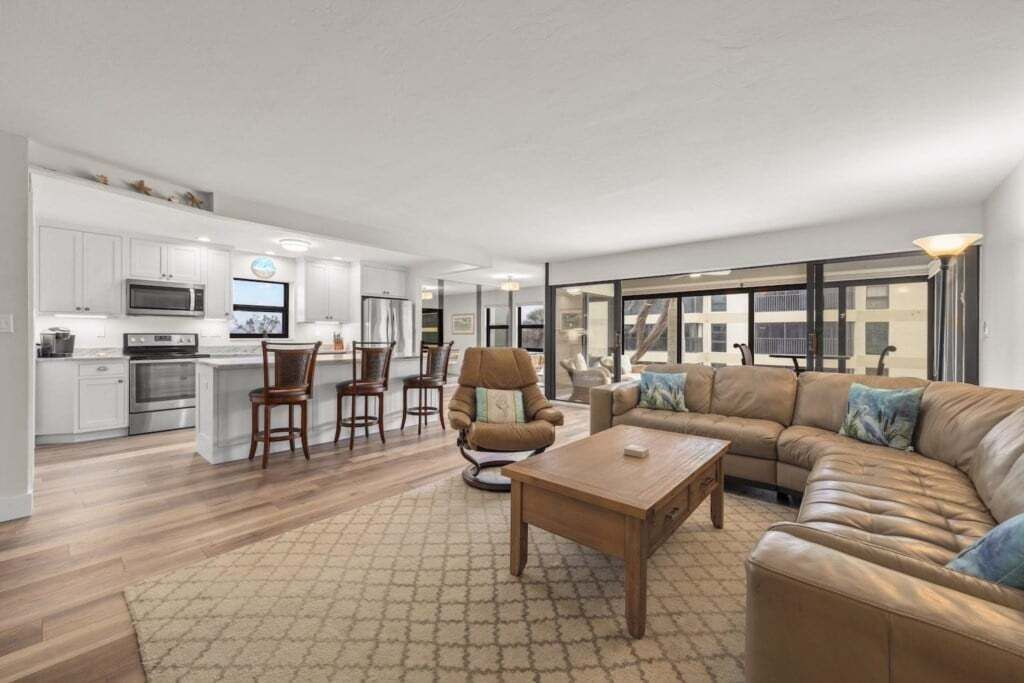 Condo, 2 Bedrooms | Living area