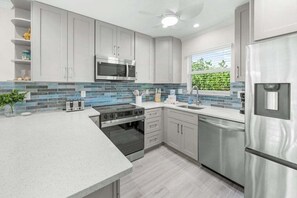 Condo, 2 quartos | Cozinha privada