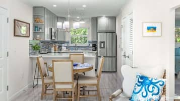 Condo, 2 quartos | Parte interna