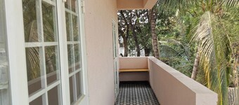 Beautiful 1-bedroom bungalow in pleasant Pune neighborhood