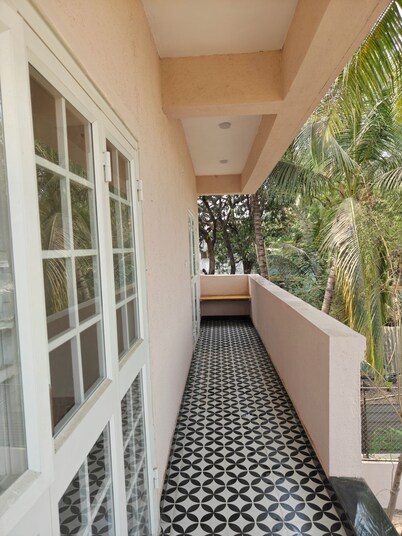 Beautiful 1-bedroom bungalow in pleasant Pune neighborhood