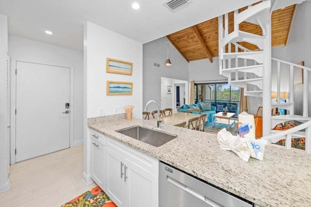 Condo, 3 Bedrooms | Interior