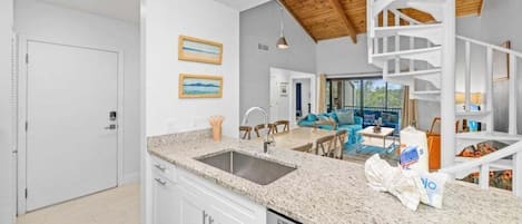 Condo, 3 Bedrooms | Interior