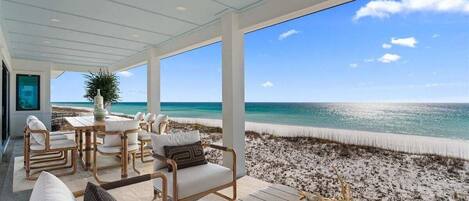 Casa, varias habitaciones | Restaurante al aire libre