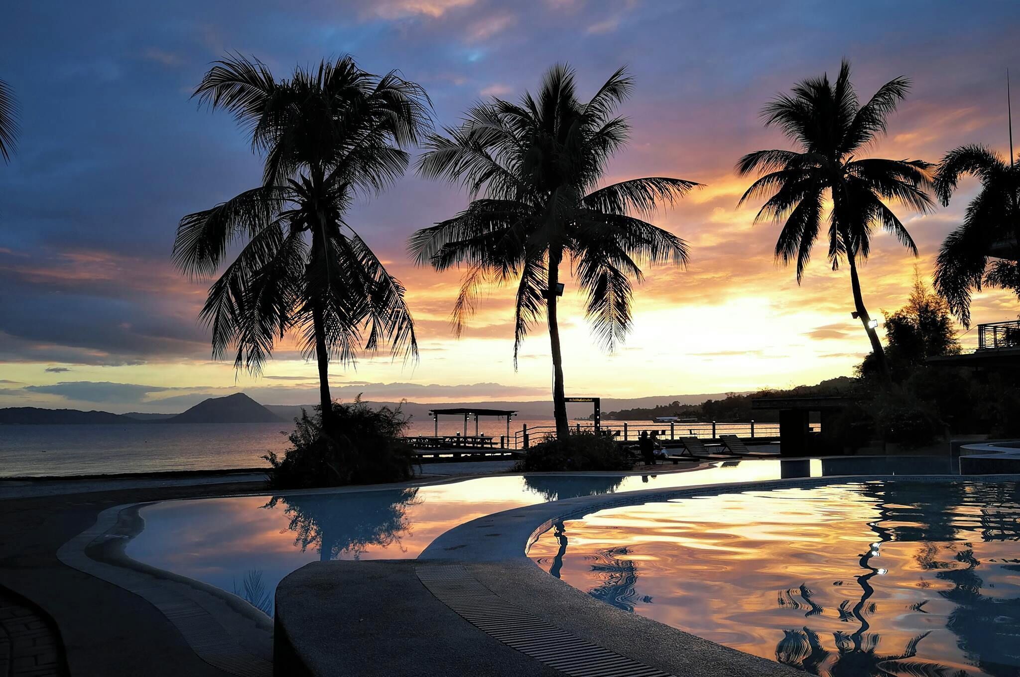 2 من حمّامات السباحة الخارجية