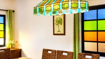 Villa, 4 Bedrooms | Living area