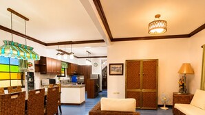 Villa, 4 Bedrooms | Living area