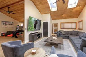 Smart TV, offices - Powder and Pines on Knight, walk to the village (Big Bear Lake)