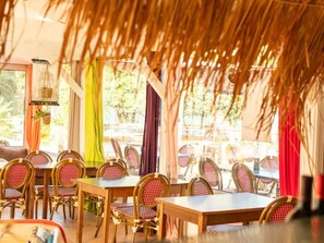 Dining - Cozy Mobile Home for 4 in Piriac-sur-Mer (Piriac-sur-Mer)