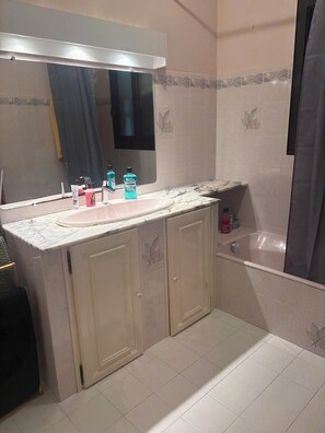 Hair dryer, towels - Villa Clim parking (Albitreccia)