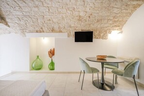 Dining - Abbesses Mitrate (Conversano)