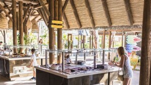 A buffet area with a central serving station, surrounded by wooden pillars and a thatched roof. - Mobile Home with Terrace in Crevillent (Crevillente)