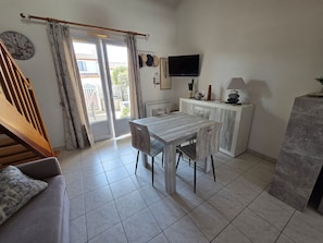 TV - Cottage near beach, 4 ppl, private parking (La Tranche-sur-Mer)