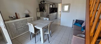 Cottage near beach, 4 ppl, private parking