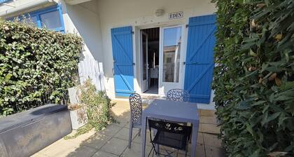 Cottage near beach, 4 ppl, private parking