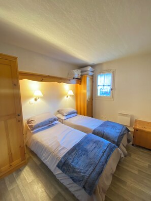 2 bedrooms, bed sheets - A Mont Blanc summer biking and hiking hub and winter skiing on your doorstep. (Saint-Gervais-les-Bains)