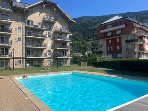 Pool - A Mont Blanc summer biking and hiking hub and winter skiing on your doorstep. (Saint-Gervais-les-Bains)