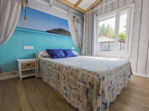 2 bedrooms, free WiFi, bed sheets - Bungalow with Terrace and Accessible Ramp in Guardamar (Guardamar del Segura)
